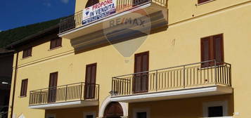 Casa indipendente in vendita in piazza Vittorio Emanuele, 8