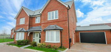 5 bedroom detached house