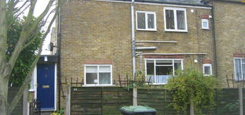 Flat to rent in Nursery Close, Whitstable CT5