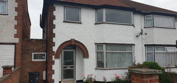 3 bed semi-detached house to rent