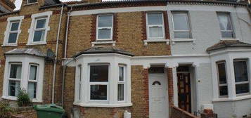 4 bed terraced house to rent