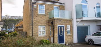 2 bed semi-detached house to rent