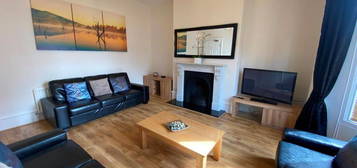 7 bed end terrace house to rent