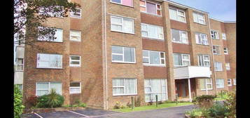 Flat to rent in Boundary Road, Worthing BN11