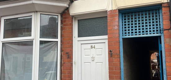 Terraced house to rent in Gipsy Road, Leicester LE4