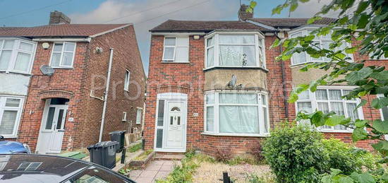 3 bedroom semi-detached house to rent