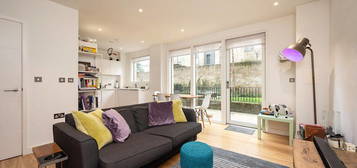 Flat for sale in Cambridge Avenue, London NW6