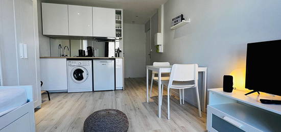 Studio meublé  à louer, 1 pièce, 19 m², Étage 3/–