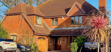 5 bedroom detached house