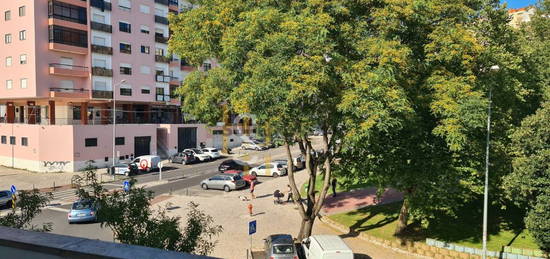 Apartamento T2+1 à venda na Av.Humberto Delgado Centro de Belas