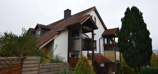 3,5-Zi.-Maisonette-Whg. mit Einbauküche und Balkon in Kneiting