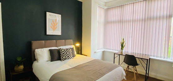 Room to rent in Hill Top Mount, Leeds LS8