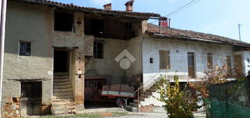 CASA SEMINDIPENDENTE A MONFORTE D'ALBA