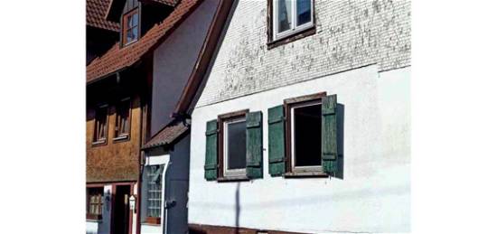 Stark sanierungsbedürftiges, entkerntes Haus in Alpirsbach