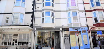 Flat to rent in Pier Street, Ventnor PO38