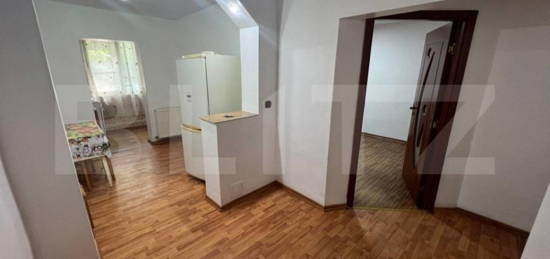 Apartament 2 camere, decomandat, Zona Mall