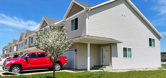 Woodside Townhomes, Minot, ND 58701