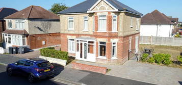 5 bedroom detached house