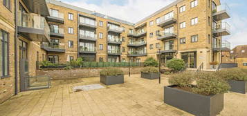 Flat for sale in Lion Wharf Road, Isleworth TW7