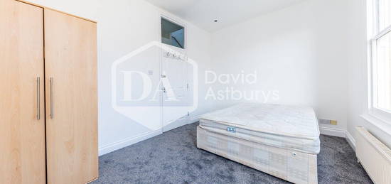 Flat to rent in Duckett Road, Harringay, London N4