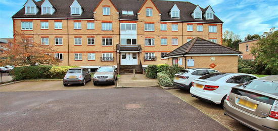 Flat to rent in Station Road, Elstree, Borehamwood WD6