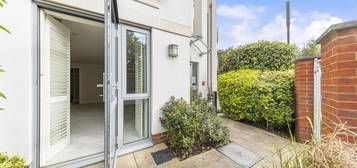 Flat to rent in Dial Stone Court, Weybridge KT13