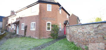 2 bed end terrace house to rent