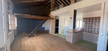 Chalet adosado en venta en calle Constitución Española