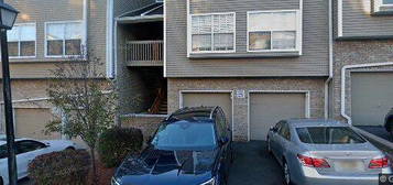 523 Windsor Dr, Palisades Park, NJ 07650