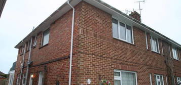 Flat to rent in Princess Avenue, Worthing BN13