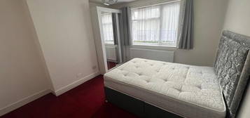 Room to rent in Woodberry Avenue, North Harrow, Harrow HA2