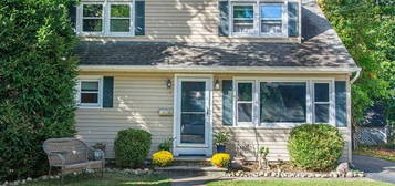 12 Central Ave, Pompton Lakes, NJ 07442