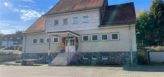 Altes Schulgebäude mit Baugenehmigung für Umbau zum Doppelhaus
