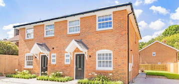 3 bedroom semi-detached house