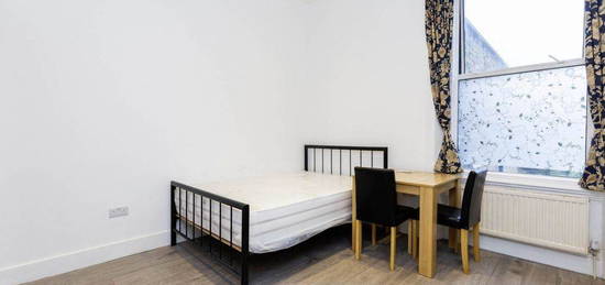 Studio to rent in Callcott Road, London NW6