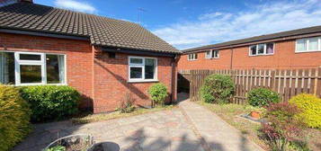 Bungalow to rent in Fairway Road South, Loughborough LE12