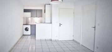 Appartement T2 à Seilh de 32m2 / Piscine collective / Residence de Standing Sécurisée