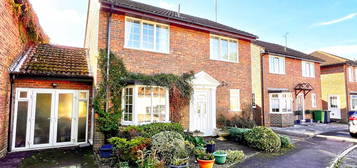 4 bed link detached house for sale