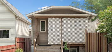 1430 C AVENUE N, Saskatoon, SK S7L 1L1