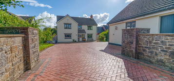 6 bed detached house for sale