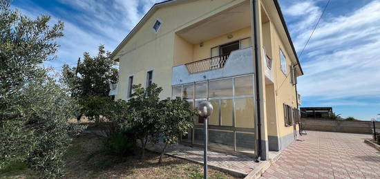 Casa singola con 2 appartamenti autonomi