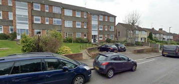 Flat to rent in North Lodge, New Barnet, Barnet EN5