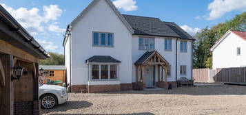 4 bed detached house for sale