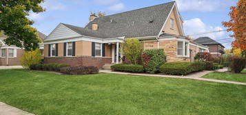 4400 W  Pratt Ave, Lincolnwood, IL 60712