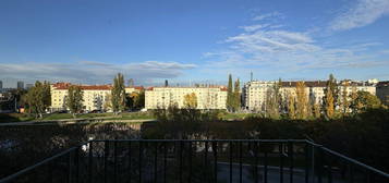 *Urbanes Leben - Charmante Altbauwohnung mit Potenzial und Donaukanalblick* Ab sofort verfügbar*