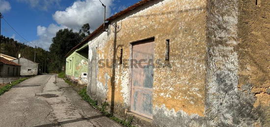 TERRENO COM DUAS MORADIAS PARA REMODELAR