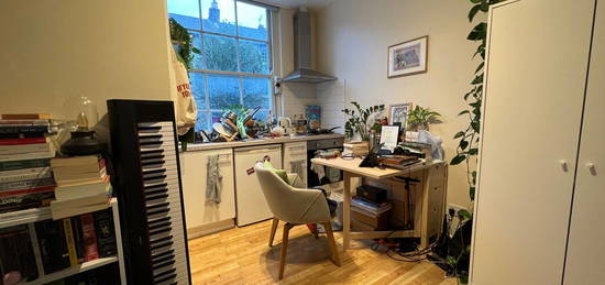 Studio to rent in Offord Road, London N1