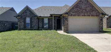 8809 Smith Ranch Dr, Southaven, MS 38671