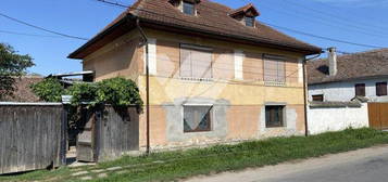 Casa in sat Sasesc la 25 km de Sibiu 4 camere teren 1215mp