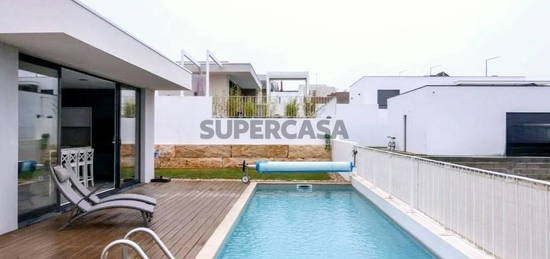 Moradia T2 com piscina a venda, Caldas da Rainha